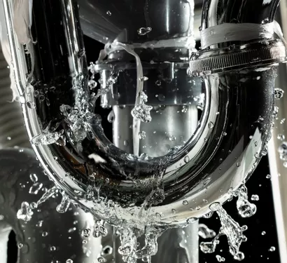 Emergency plumber fixing a water leak in a Tempe home